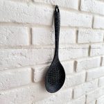 کفگیر سوراخدار دسته پلاستیکی مشکی